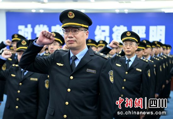 宣誓儀式現場。劉忠俊攝 宣誓儀式現場。劉忠俊攝